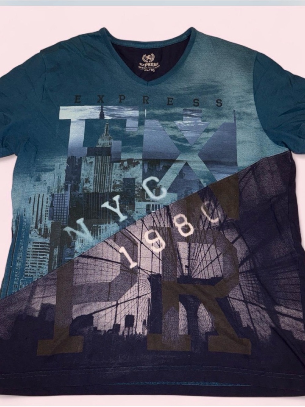 Express Men’s Teal & Navy Graphic V-Neck Tee